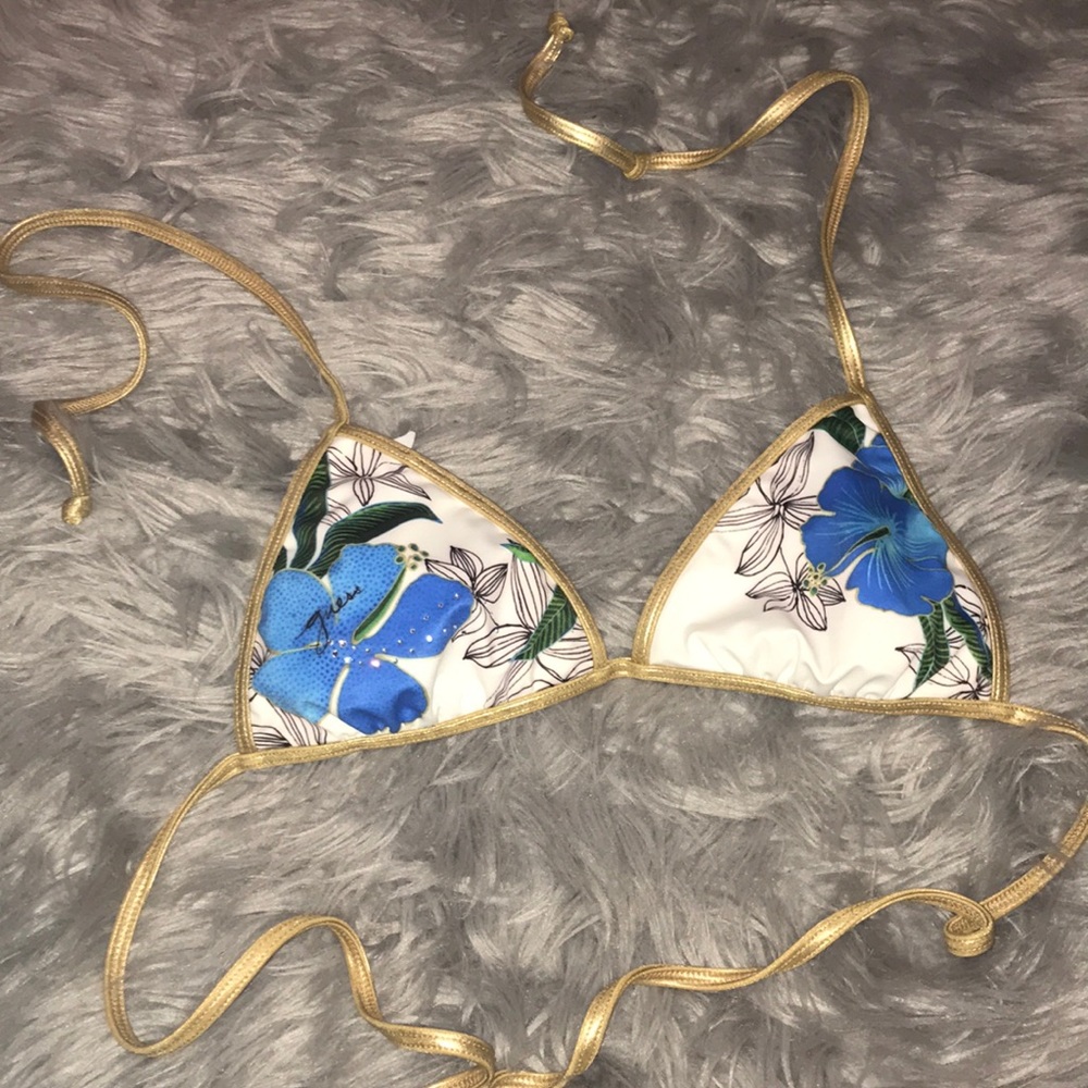 Guess Bikini Top ☀️